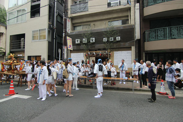 2015年祭礼 御神輿練り開始前の画像