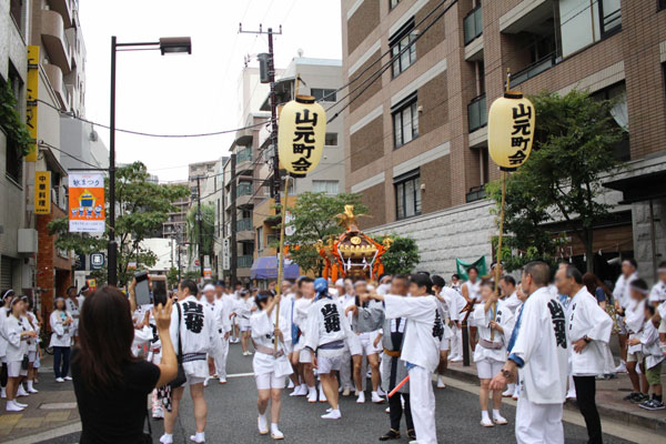 2016年祭礼 御神輿練り1の画像