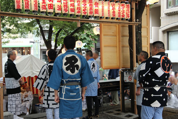 2016年祭礼 御神輿練りの画像