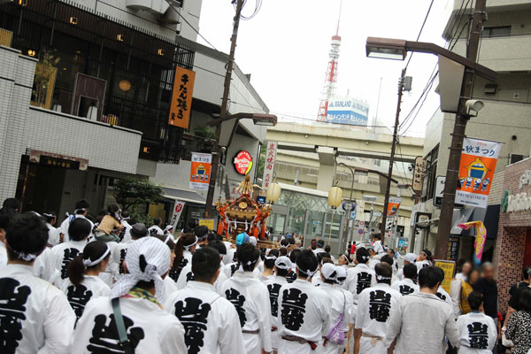 2016年祭礼 御神輿練りの画像