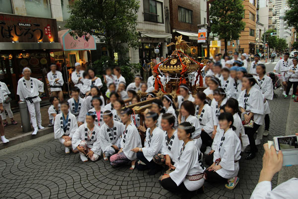 2016年祭礼 御神輿練りの画像