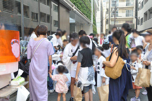 2023年麻布山元町 秋祭り 縁日の様子の画像